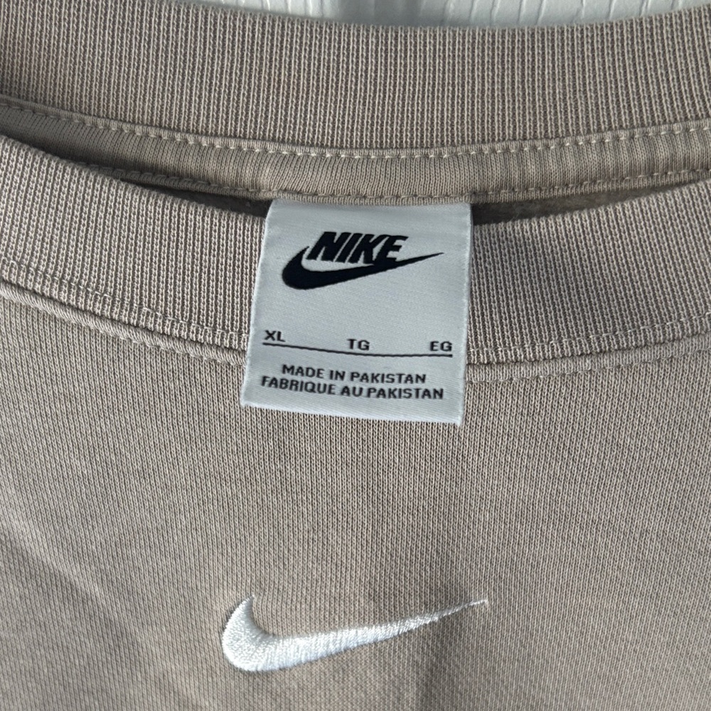 Nike Beige Crewneck Cropped Sweatshirt